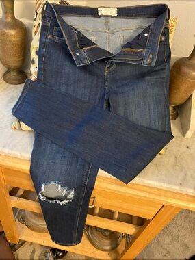 Free People Deep Indigo Ripped Destroyed Knee Skinny Jeans 29”!